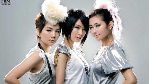 (解锁武器的游戏)通过让武器飞来解锁所有枪支，打开全新的战斗世界