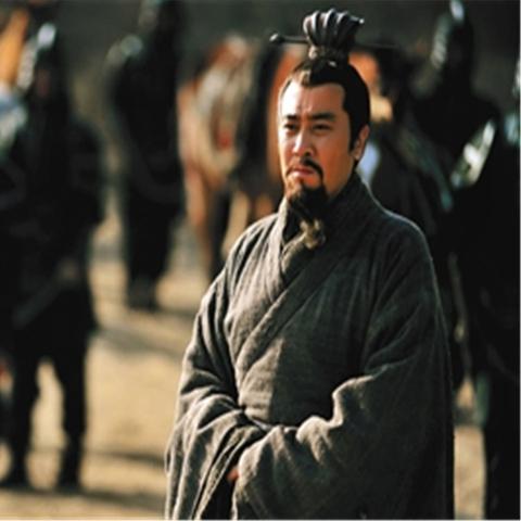 卧龙凤雏"的含义解析：揭示古代智囊团在战争与策略角色中的重要价值及其历史地位