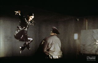 (丛林女特种兵的电影)丛林女兵：勇敢无畏的女战士如何在密林中生存与战斗