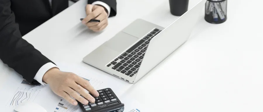 (购买电脑办公桌椅分录)深度解析：购买电脑桌的会计分录处理及相关注意事项