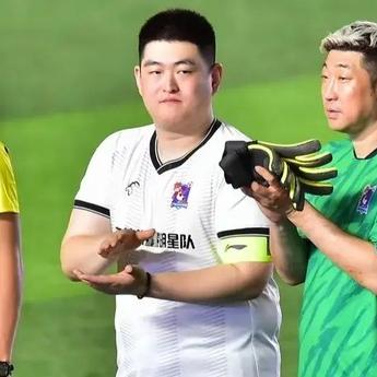 揭示未来十年足球赛场上的十大新星,他们将如何改变足球的格局与发展 揭示未来十年足球赛场上的十大新星,他们将如何改变足球的格局与发展