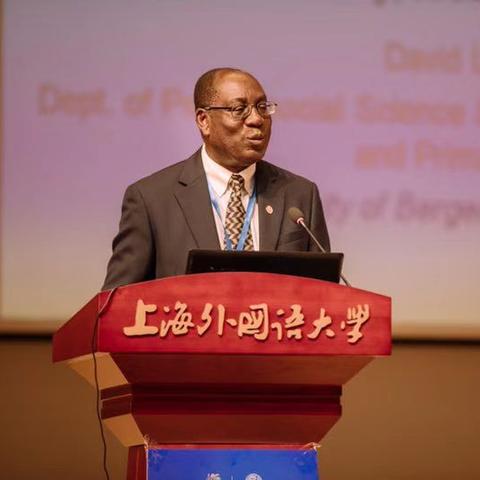 (部落冲突能在电脑上玩)部落冲突电脑版和手机版是否能实现跨平台通用？