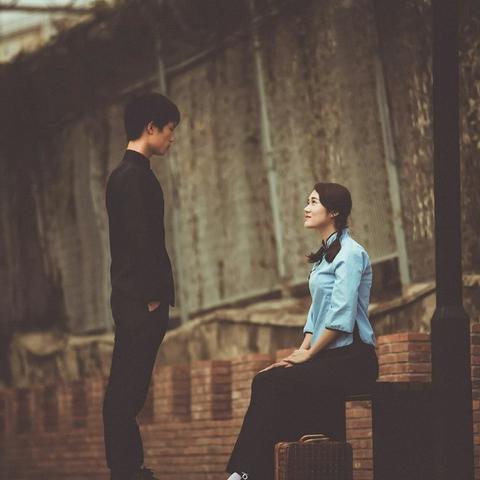 (闹鬼的房子游戏手机版中文)手机版闹鬼的房间中文版下载，惊险刺激的逃脱之旅即将开始