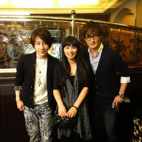 探秘指尖小魔术：让你成为聚光灯下的魔术大师，这些技巧你绝对不能错过！