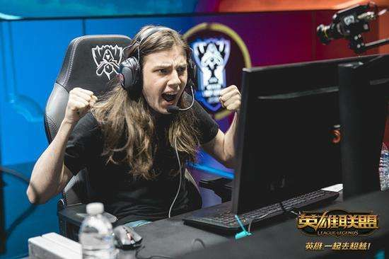 (什么叫外卡选手)外卡选手如何成功转型成职业选手：关键步骤和技巧