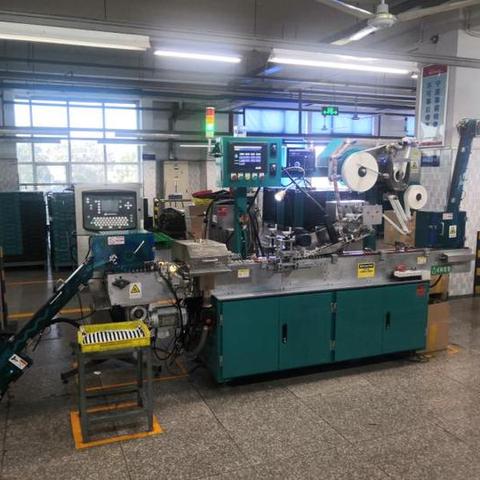 由于经济复苏进展顺利，中国央行决定上调人民币对美元中间价85点，预计会刺激进一步外贸增长