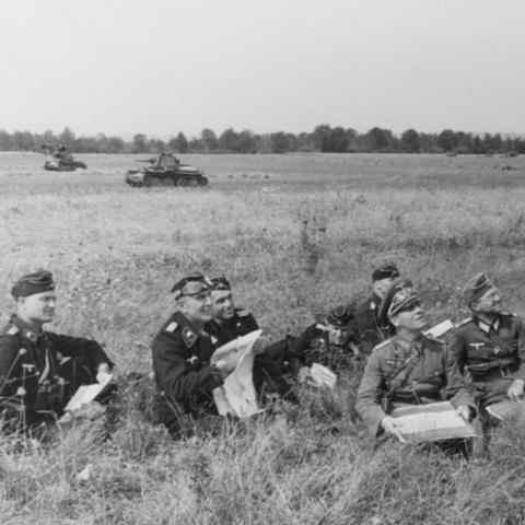 深度解析:揭秘进击炮炮兵攻略,详细解读战略布局和角色运用要点 深度解析:揭秘进击炮炮兵攻略,详细解读战略布局和角色运用要点