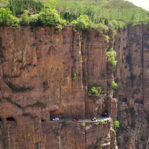 (隧道里面的逃生通道怎么打开)关于隧道逃生：有效策略与实践指南，助你安全快速脱离险境