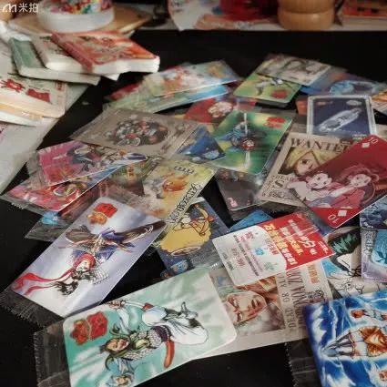 (弹弹珠玩法简介)80后弹弹珠简单玩法：怀旧经典让你重温童年乐趣，快来体验吧！