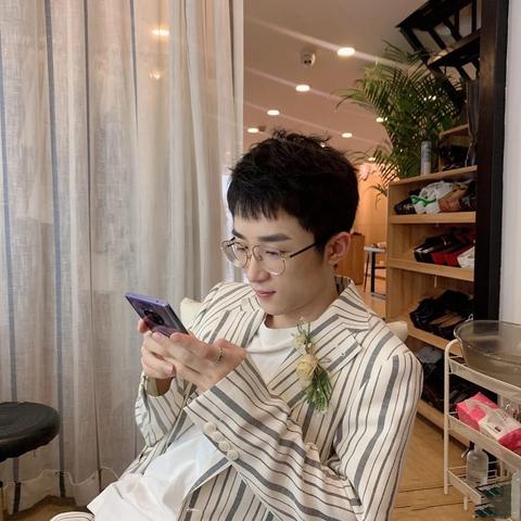 和平精英：战术与团队协作的完美结合，探寻战斗中的友谊与荣耀