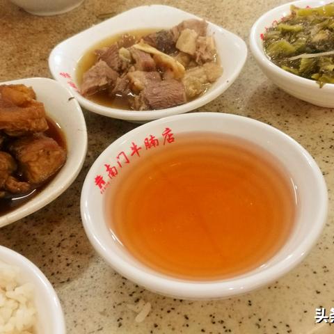 (小美吃吃吃美食号)小美吃吃吃：探索舌尖上的美味，带你领略多元美食的奇妙之旅