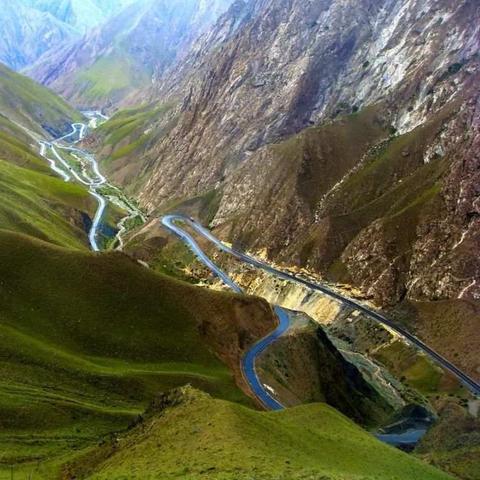 (黑暗荒野破解版下载安装 无限金币版)探秘黑暗荒野内置：未知世界的秘密与谜团藏匿其中