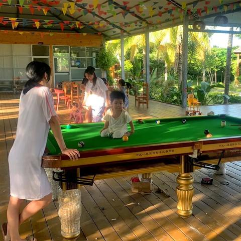 美丽而温馨的木屋木房子图片分享，给您带来一份轻松的乡村生活体验。