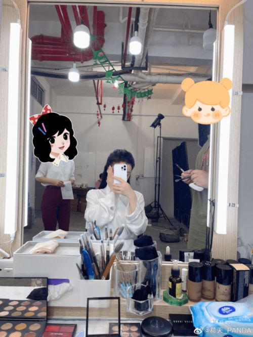 (飞剑问道伊萧第几集被推)飞剑问道伊萧神情专注，剑光闪烁，英姿飒爽