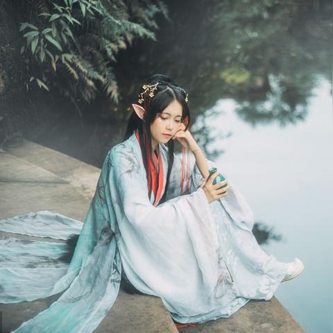 (炼虚期和合体差距)深入探讨炼虚期、合体期和大乘期的修炼境界和修行之道