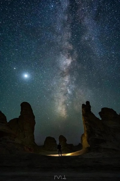 (星罗棋布与鳞次栉比)星罗棋布和鳞次栉比，繁星闪耀的璀璨世界