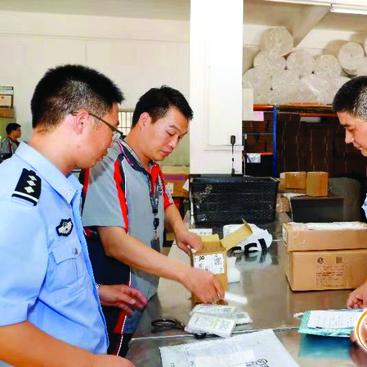 大亚湾爆炸事件引发造谣风波，相关造谣者已被警方拘留，网络谣言应受严惩