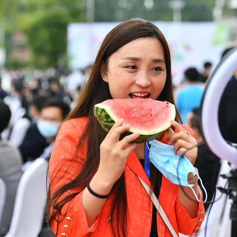 (快手老旧版本大全所有历史官方版本)回顾快手老版本:探究它的前世今生及其衍生的影响 (快手老旧版本大全所有历史官方版本)回顾快手老版本:探究它的前世今生及其衍生的影响