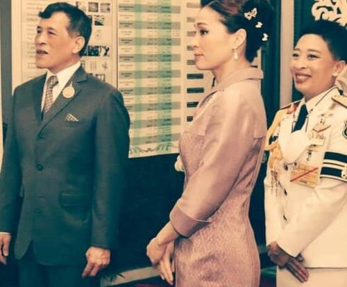 (陈德容全家福)家族利益之争:揭开陈德容家族内部权力斗争的面纱 (陈德容全家福)家族利益之争:揭开陈德容家族内部权力斗争的面纱