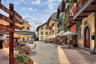 探索远古小镇的神秘魅力：富士达电梯带你领略历史与现代交融的旅程