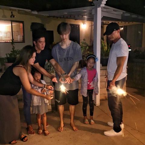 (喵喵爱玩能赚钱吗)喵喵爱冒险：探索全部版本的精彩世界与隐藏秘密