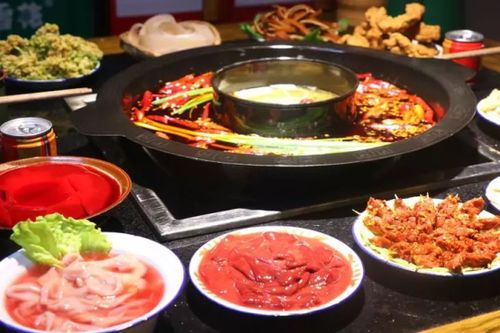 (火锅店的情侣知乎)与火锅情侣独特魅力，为什么这对恋人总是选择在火锅店相约？