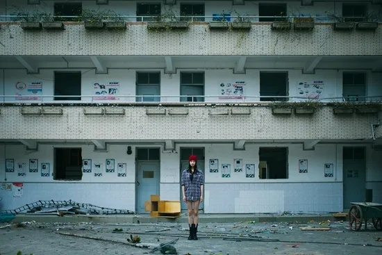 (被遗弃的中学讲的是什么故事)被遗弃的中学：荒废校园背后的故事，告诉我们什么？