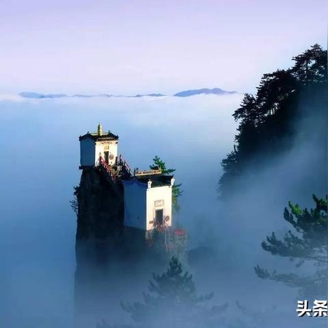 (他的手握着)他手握王者之剑漫画 打破九霄云海勇往直前