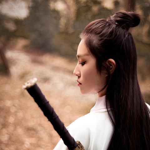 (剑心吟吧)剑心吟改名后叫什么？寻找新身份：探讨名字背后的故事和意义