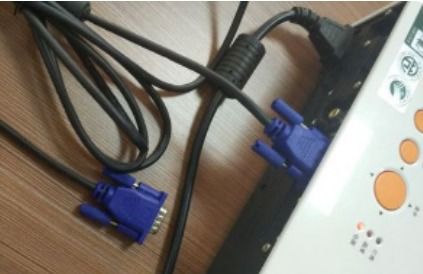 (投影仪如何与电脑相连)如何将投影仪与电脑连接以便于使用？详细步骤及注意事项分享