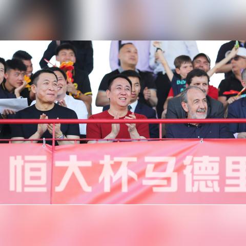 (足球小将片段)《足球小将》重现经典，传承足球精神，点燃热爱足球的激情