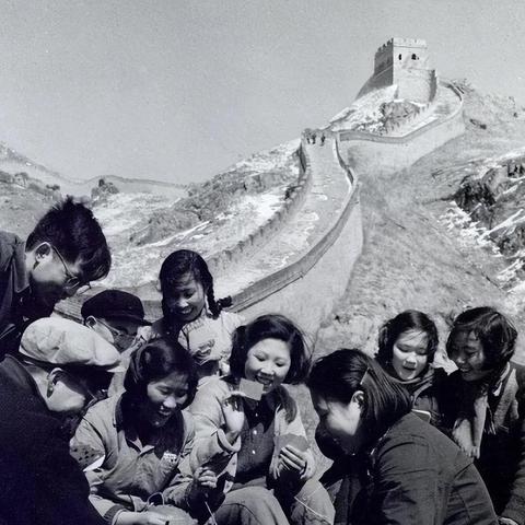 (旅行 表情)出门旅行必备！精选图片表情包，笑容满满的旅途心情分享！