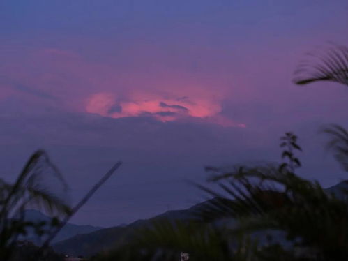 (阴雨连绵的下一句)阴雨连绵，妖魔当道,百鬼横行，人心惶惶。