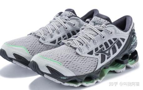 (2021冬季跑鞋)2022冬季跑鞋推荐前十名：选择最适合你的鞋款，享受跑步乐趣！