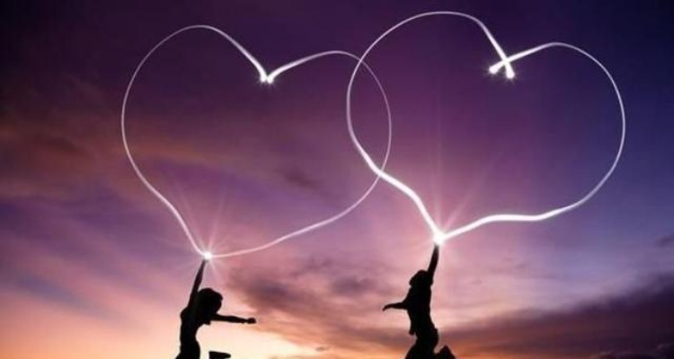 (恋爱进行时-恋爱小技巧)恋爱进行时：两颗心携手前行，共创美好未来。