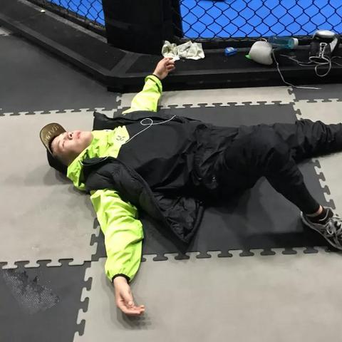 (荣耀军团下载)荣耀军团手机登录入口：便捷快速登录方式让您随时参加战斗