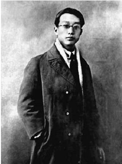 (前辈先驱是什么意思)先驱和前辈的区别：先驱开创历史，前辈影响现在。