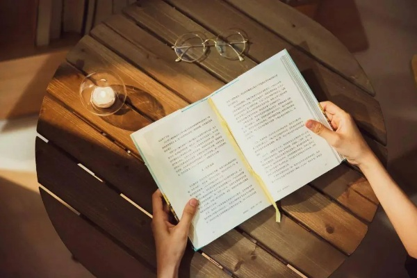 人要经历哪四火： 欲火、怒火、热火、磨火，见火方能见人。