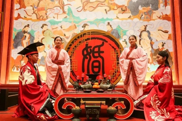 庄严肃穆、滚滚堂堂：传统礼俗在当代文化中的传承与发展