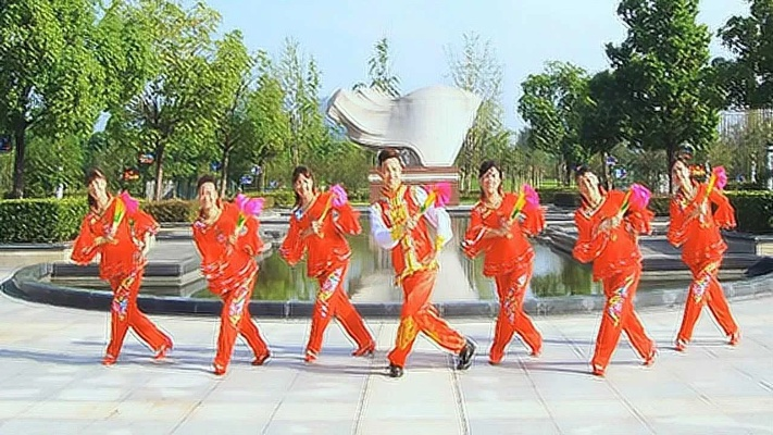 (广场舞《传奇》)畅享活力与激情：探索传奇广场舞的魅力与文化内涵