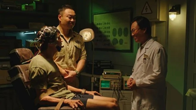 深度剖析：飞越13号房演员阵容功力深厚，巧妙展现戏剧张力与现实挑战的完美融合