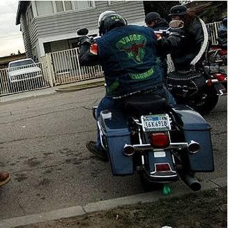 (qq飞车手游账号交易平台)在qq飞车手游账号交易市场上，如何保证安全可靠地进行交易？