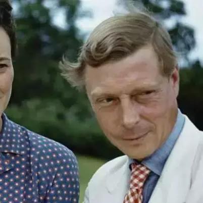 六月衷曲剧情:缱绻情缘,痴缠一夏,心痛离别,岁月沧桑,念念不忘。