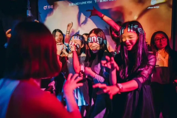 (小手电大派对官网)手电大派对攻略:如何在小型聚会中点亮人群,成为派对焦点? (小手电大派对官网)手电大派对攻略:如何在小型聚会中点亮人群,成为派对焦点?