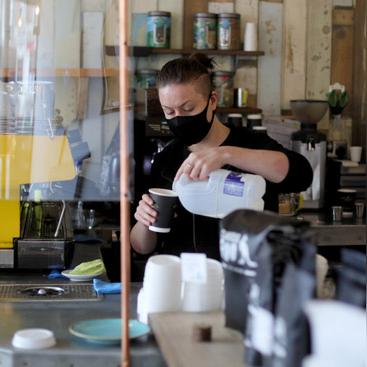 小狗咖啡馆:让人沉静的安静书香之地,揭开内心深处的宁静世界