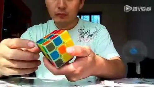 (变形魔方玩具视频)神奇魔方变形大乱斗:魔方战士的激烈对抗
