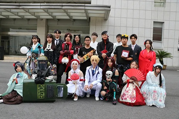 (漫画社是干嘛的)探索漫画世界:深入了解漫画社介绍及其背后的故事和文化