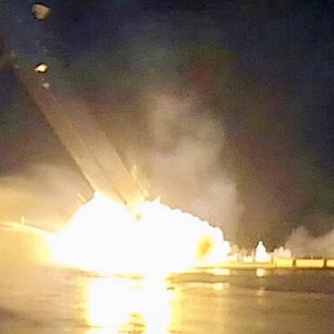 飞行危机攻略:如何应对飞机上可能遇到的各种问题和突发情况?