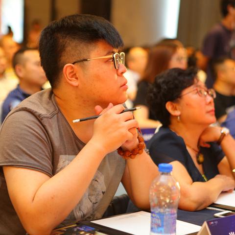 探索不二学堂：培养全面发展的学生，塑造未来领袖的教育理念与实践